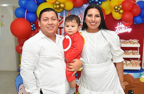 ALEJANDRO CELEBRA ESTILO PLIM PLIM SU PRIMER AÑITO!