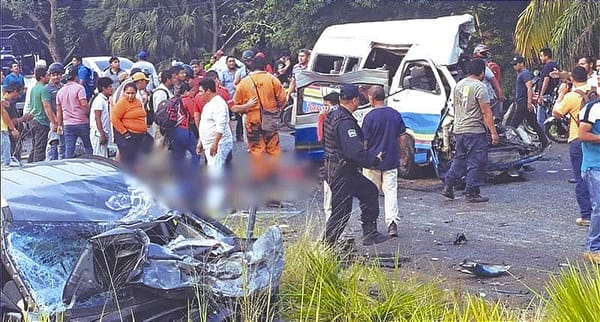 ¡TRÁGICO CARRETERAZO! - *12 MUERTOS Y SEIS HERIDOS *EN LA CUNDUACÁN-COMALCALCO TABASCO