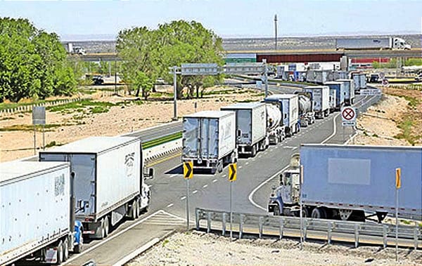 ¡QUITA TEXAS REVISIONES DE CARGAS! - *‘Atorón’ de 5 días dejó más de 3 mil fletes varados