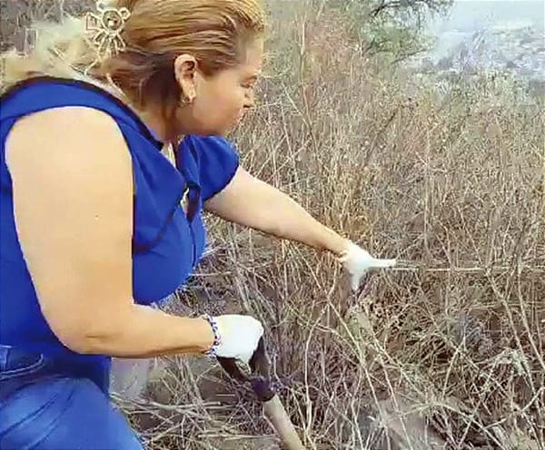 ¡CECI FLORES UBICA RESTOS ÓSEOS EN EL CERRO DE LAS TRES CRUCES EN CDMX!