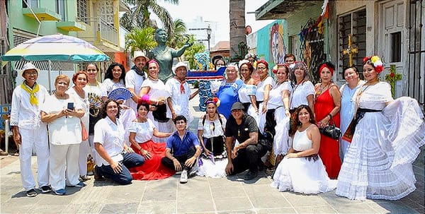 ¡LAS CRUCES DE MAYO EN LA EXPOSICIÓN COLECTIVA "LA VERA CRUZ"! - En el Callejón Toña “la Negra”