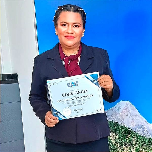 BRENDA DOMÍNGUEZ SE TITULA COMO LICENCIADA EN DERECHO