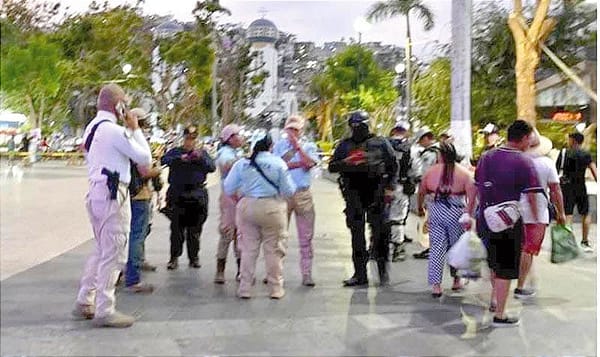 ¡SUMAN 9 LAS PERSONAS HERIDAS TRAS EXPLOSIÓN EN EL ZÓCALO DE ACAPULCO! - *PUDO SER INTENCIONAL, SEÑALA FISCALÍA