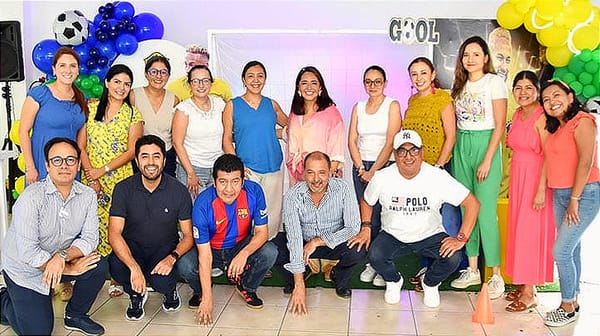 JUAN JOSÉ CELEBRÓ SUS 9 FUTBOLEROS!