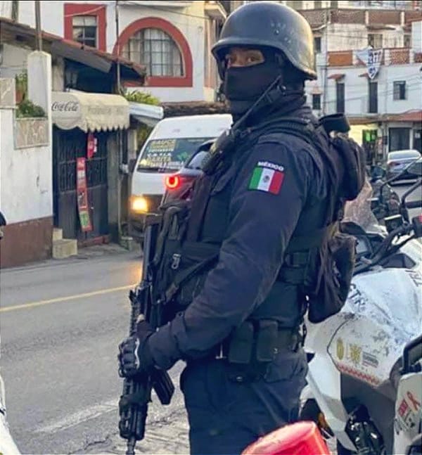 ¡DETIENEN POR SECUESTRO A CUATRO POLICÍAS DE TAXCO!