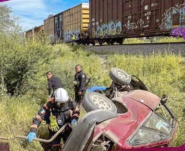 ¡EL TREN LO EMBISTIÓ! - CUATRO MUERTOS Y TRES PERSONAS LESIONADAS! *QUERÉTARO