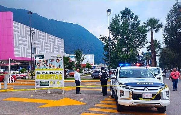 ¡LE METEN 3 BALAZOS SALIENDO DEL BANCO! - *VIOLENTO ASALTO EN PLAZA VALLE DE ORIZABA