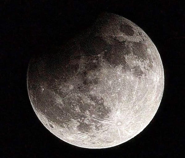 HASTA ECLIPSE! - ASí SE vio anoche la Luna...