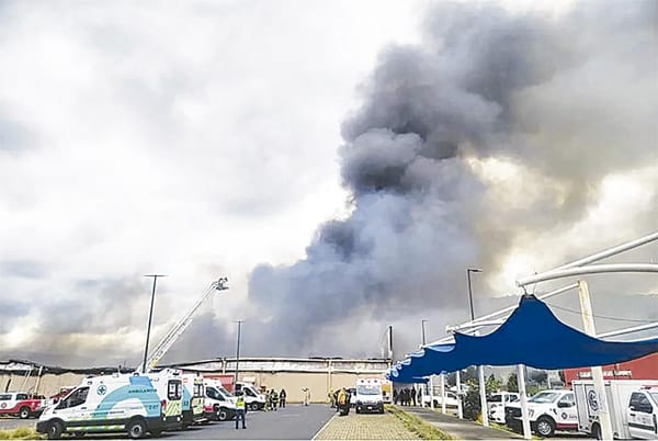 ¡SE QUEMA EL WALMART DE ZAPOPAN!