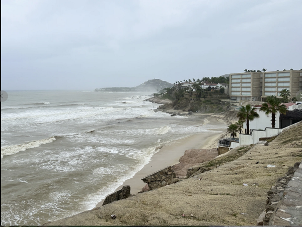 ¡TORMENTA TROPICAL ILEANA SE DIRIGE A LOS CABOS CON FUERTES LLUVIAS!