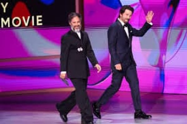 ¡GAEL GARCÍA BERNAL Y DIEGO LUNA SORPRENDEN EN LOS PREMIOS EMMY; PRESENTAN PREMIO EN ESPAÑOL!