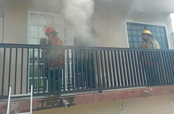 ¡CASA ES DEVORADA POR INCENDIO EN ALVARADO!