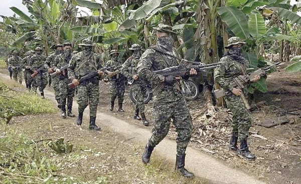 ¡PETRO ORDENA BOMBARDEOS CONTRA LA FACCIÓN DEL EMC DISIDENTE DE LAS FARC!