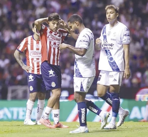 ¡ROMPE PUEBLA EL MALEFICIO ANTE CHIVAS!