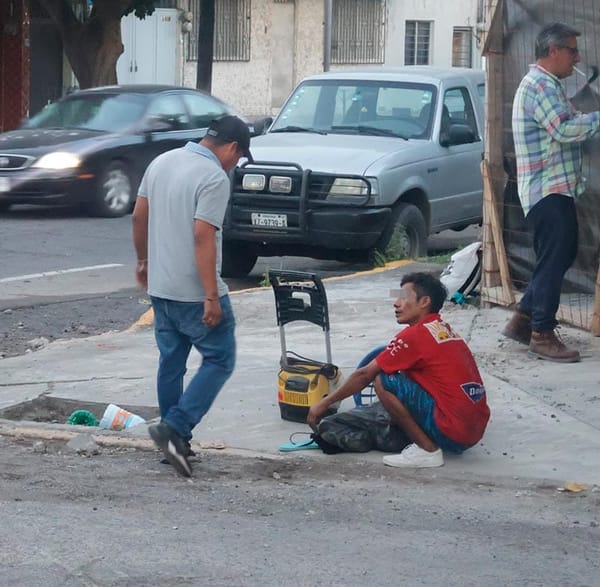 ¡AGARRAN A “RATOTA” ROBANDO MATERIAL DE CONSTRUCCIÓN!