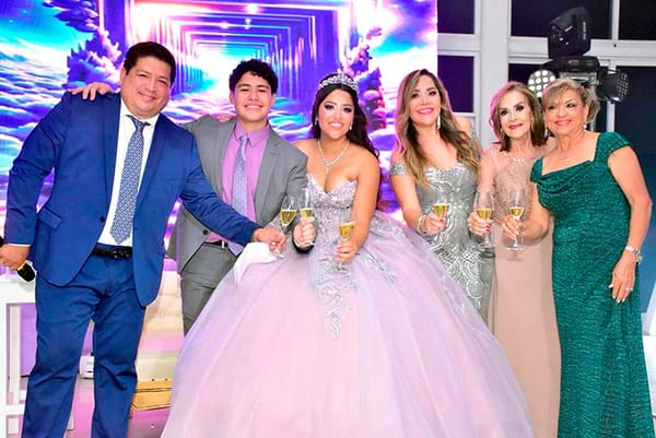 DIEGO Y PAULINA CELEBRAN SUS XV AÑOS!