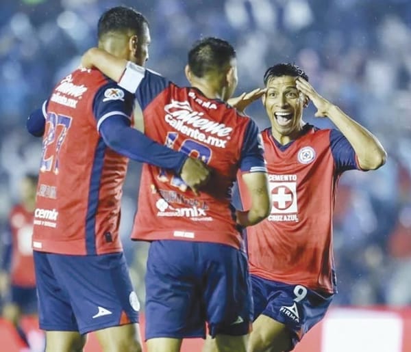 ¡CRUZ AZUL AMARRA LIDERATO GENERAL! - *Pachuca despierta y le gana 6-2 al necaxa