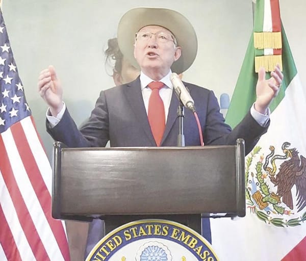 ¡KEN SALAZAR ADMITE QUE EU ES “PARTE DEL PROBLEMA” DEL CONSUMO DE DROGAS Y DEL TRÁFICO DE ARMAS!