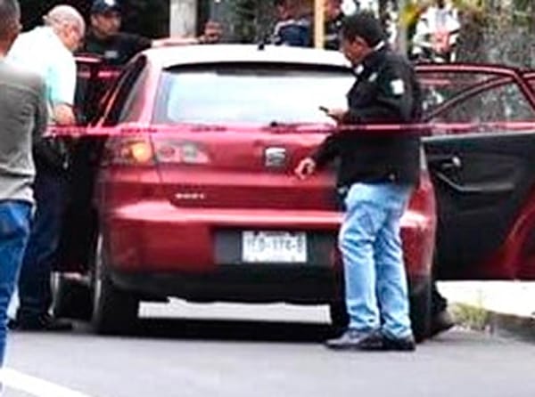 ¡PISTOLEROS EJECUTAN A UN AUTOMOVILÍSTA!