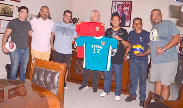 ¡ENTREGAN UNIFORMES A SELECCIÓN DE VOLEIBOL!