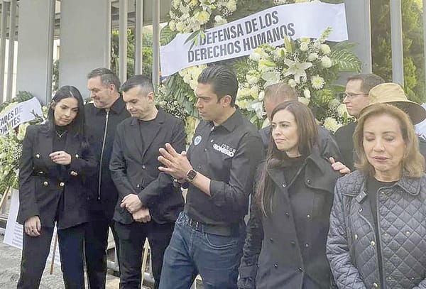 ¡PAN COLOCA CORONAS FÚNEBRES A LA CNDH!