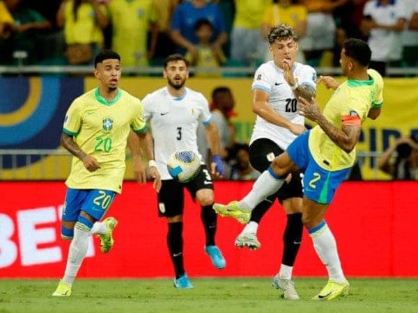 ¡BRASIL NO PUEDE CON URUGUAY Y EMPATA 1-1!