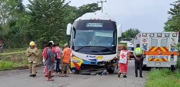 ¡CARRETERAZO: 4 HERIDOS! - CHOCAN DE FRENTE AUTOBUS CONTRA UN AUTOMOVIL EN SAN RAFAEL