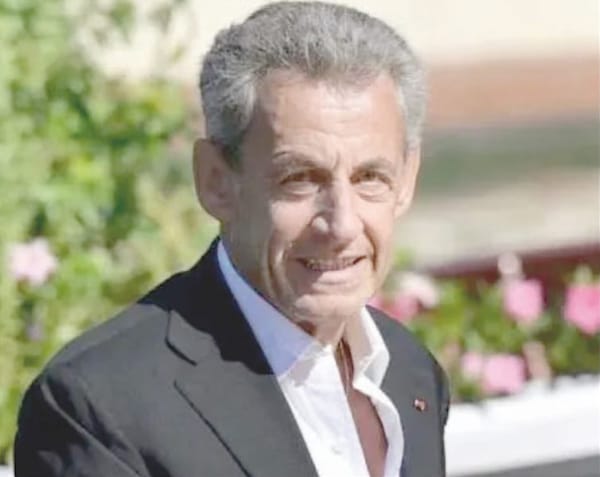 ¡SARKOZY ACEPTA ARRESTO DOMICILIARIO Y LLEVAR BRAZALETE ELECTRÓNICO!