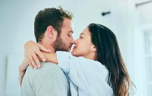 TIPS PARA MEJORAR LA CALIDAD DE VIDA | LA ENFERMEDAD DEL BESO - El trastorno se caracteriza por fiebre, dolor de garganta, ganglios linfáticos inflamados (usualmente en cuello, axilas y garganta), aumento del tamaño del bazo (órgano situado...