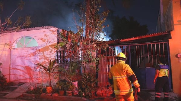 ¡ARDE CASA EN LA CARRANZA!