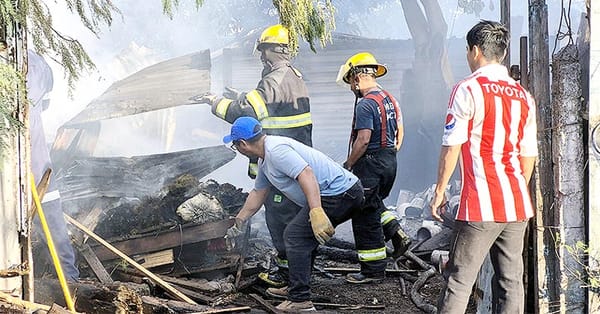 ¡FAMILIA SE QUEDAN SIN SU CASITA EN EL PREDIO 1!