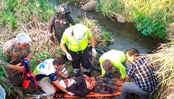 ¡DOS NIÑOS HERIDOS EN DERRAPÓN DE MOTO!