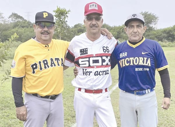 ¡MEDIAS BLANCAS APALEA A EL PÁJARO EN PELOTA DE VETERANOS 60 Y MÁS!