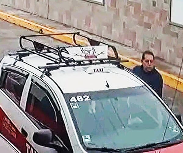 ¡TAXISTA SE VA SIN PAGAR BULBO DE 500 PESOS!