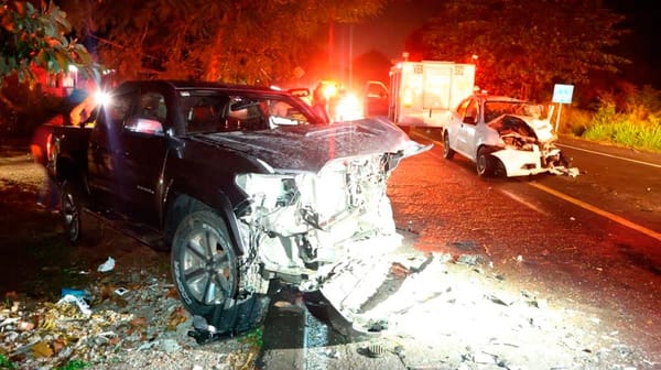 ¡CARRETERAZO MORTAL! - DOS VEHÍCULOS CHOCARON DE FRENTE EN EL MANGAL HAY DOS MUERTOS