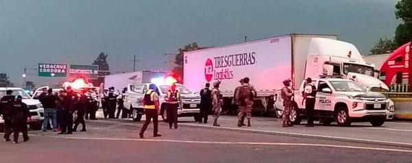 ¡CAPTURAN BANDA  DE ASALTA TRAILEROS! - DESPUÉS DE UNA PERSECUCIÓN A BALAZOS EN LA AUTOPISTA ORIZABA-PUEBLA