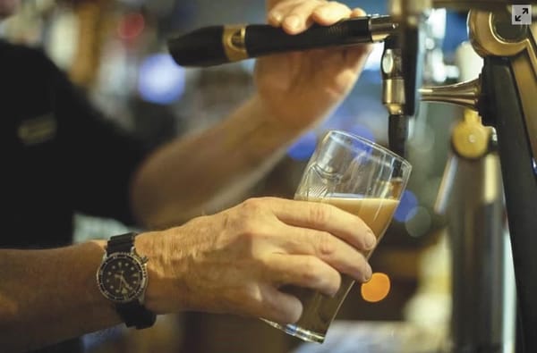 ¡LLAMAN A ETIQUETAR LAS BEBIDAS ALCOHÓLICAS POR RIESGO DE CÁNCER!