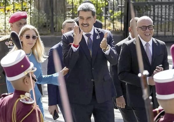 ¡MADURO ANUNCIA NUEVA CONSTITUCIÓN Y LA OPOSICIÓN LO ACUSA DE USURPADOR!