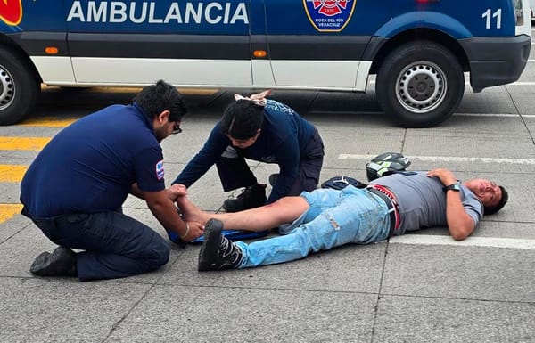 ¡CAE DE LA MOTO Y SE ROMPE LA TIBIA Y EL PERONÉ!