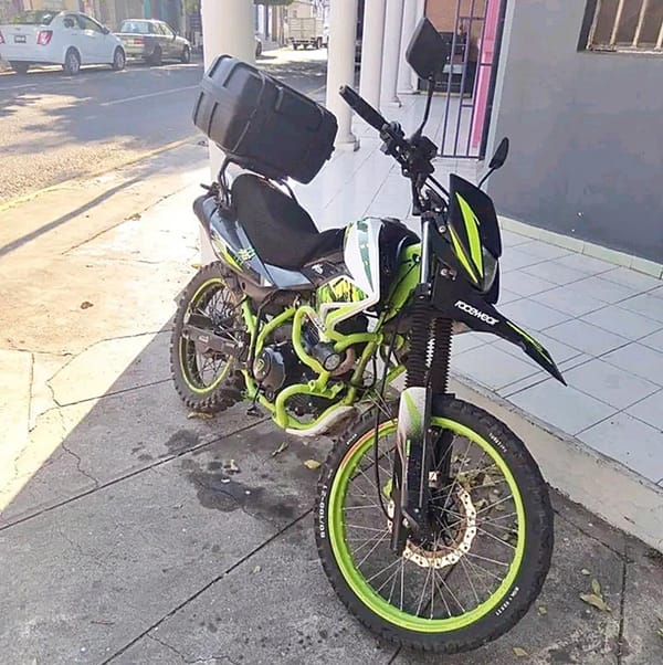 ¡LE ROBAN LA MOTO CUANDO HACÍA POPÓ!