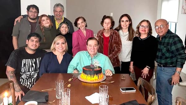 ROBERTO FESTEJA SU CUMPLEAÑOS